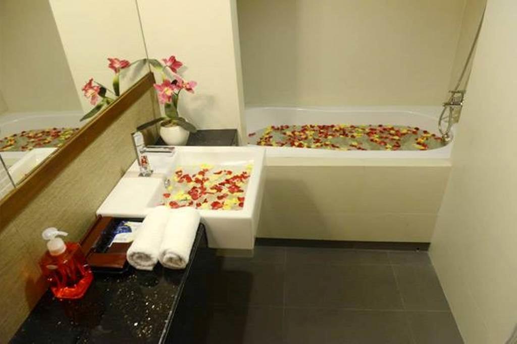 יאנגון Green Paradise Hotel מראה חיצוני תמונה